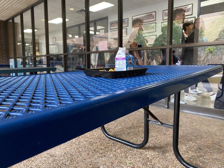 An abandoned lunch tray sits on an outside table after lunch. Student littering is one of three main reasons Principal Shillingburg says has motivated the decision to change to three lunches.