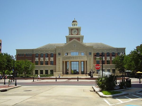 The Sugar Land City Hall. Photo courtesy of Wikimedia Commons.