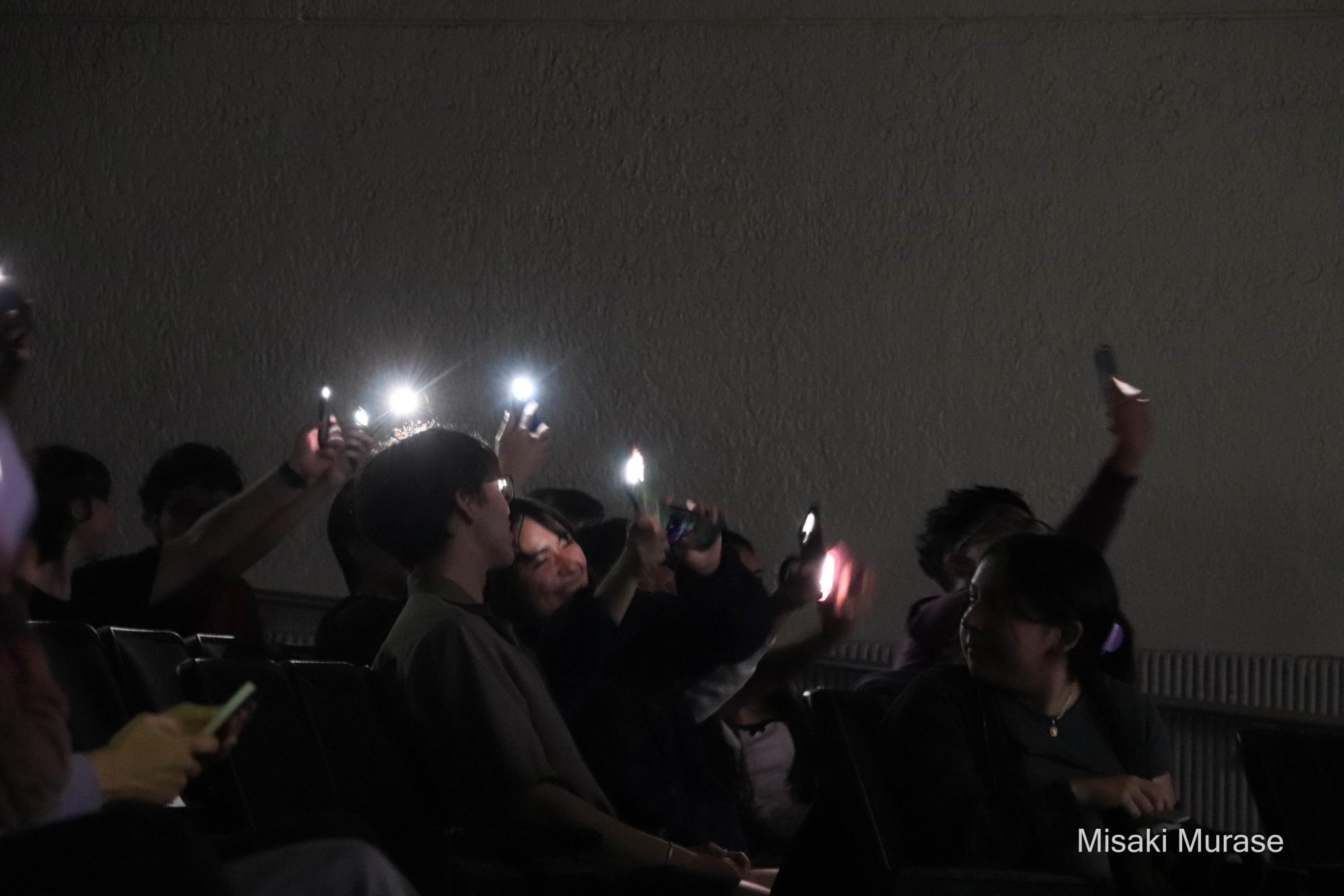 Stirl's performance at the Waves of Aid concert involved a flashlight wave.