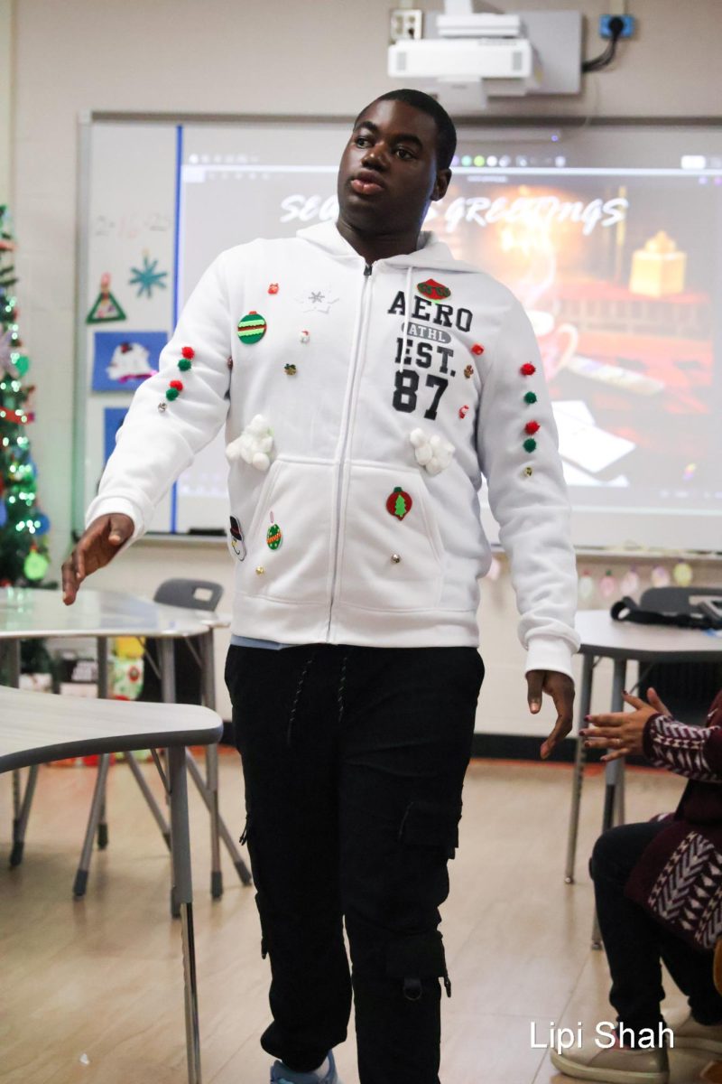 SAILS_Ugly_Sweater_Fashion_Competition_Lipi_Shah20251216_6 (2)