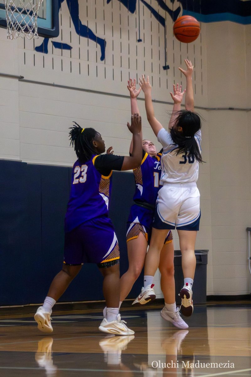 V_Girls_Basketball_Galveston_Ball_Oluchi_Maduemezia-01(1)